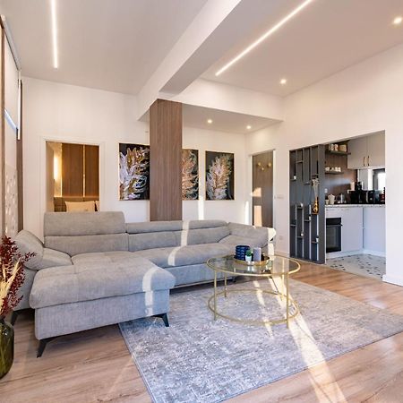 Golden View - Breathtaking Location In Bucharest Appartement Buitenkant foto