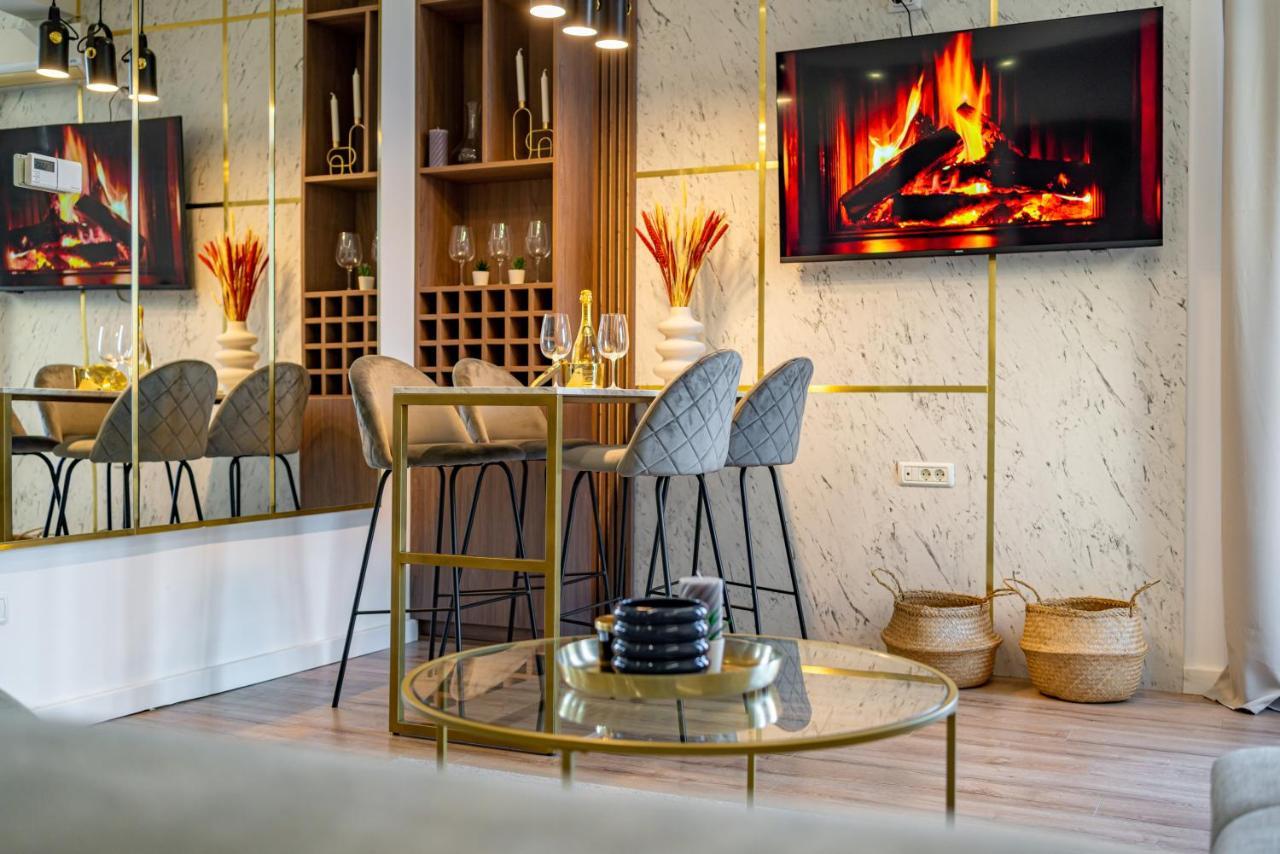 Golden View - Breathtaking Location In Bucharest Appartement Buitenkant foto