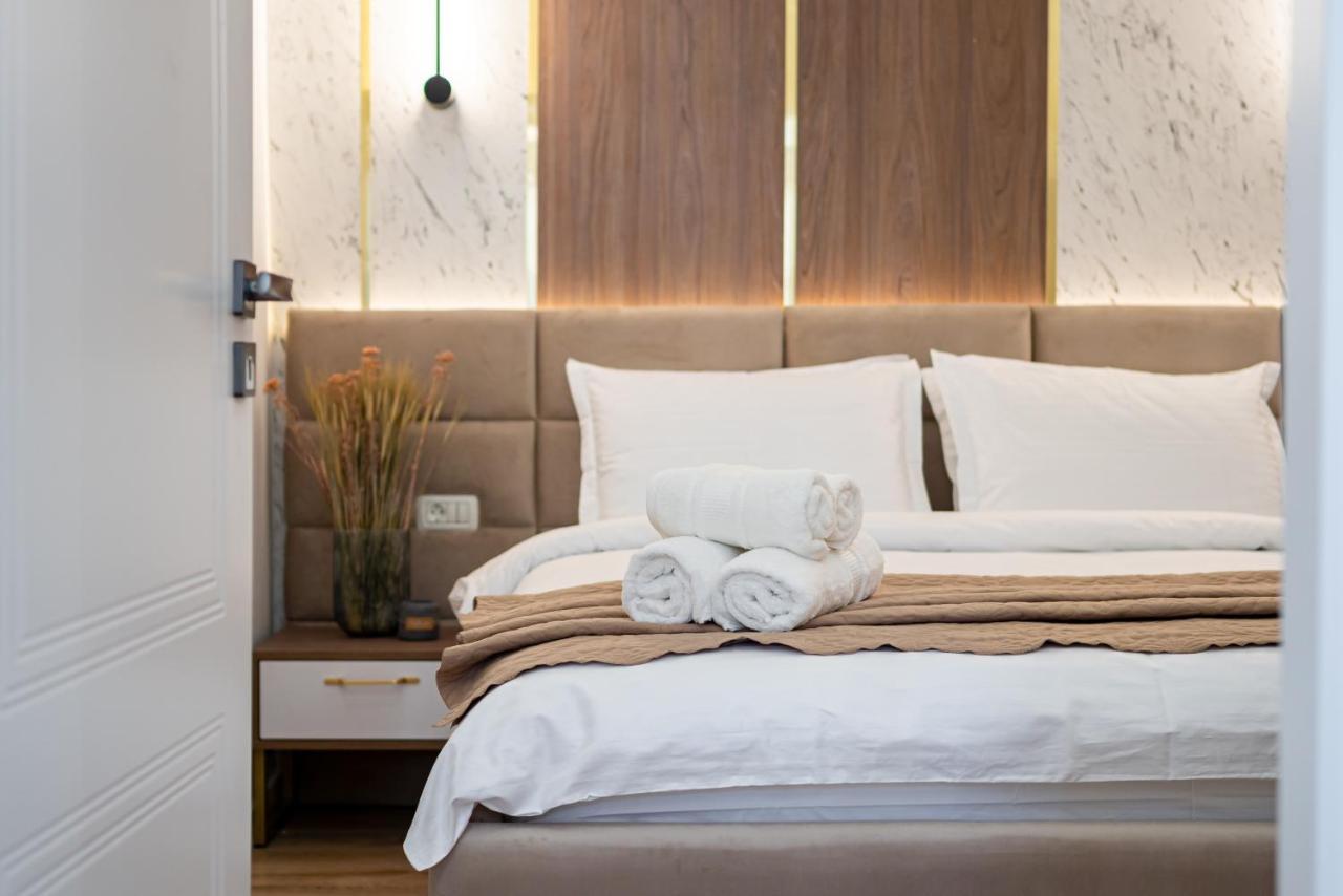 Golden View - Breathtaking Location In Bucharest Appartement Buitenkant foto