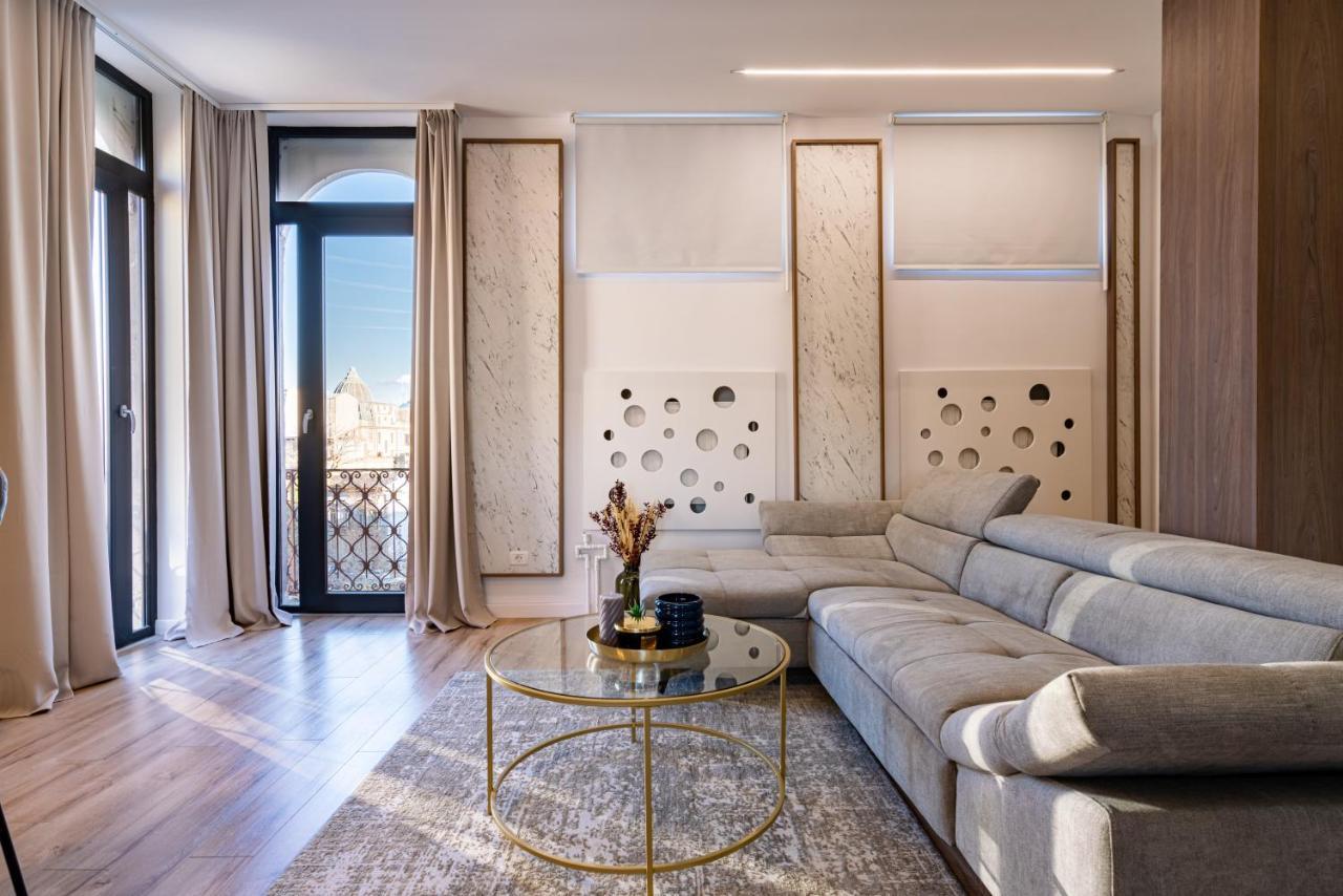Golden View - Breathtaking Location In Bucharest Appartement Buitenkant foto