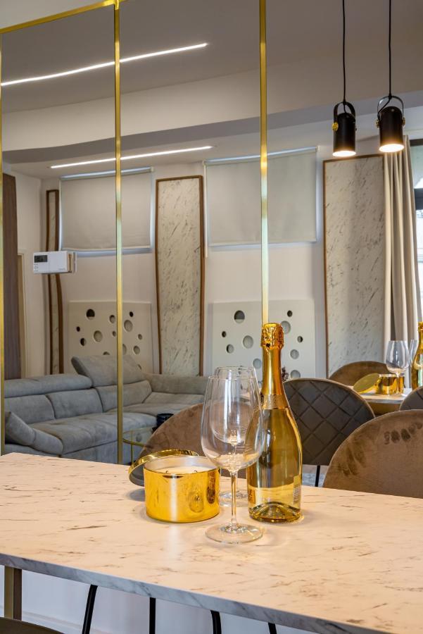 Golden View - Breathtaking Location In Bucharest Appartement Buitenkant foto