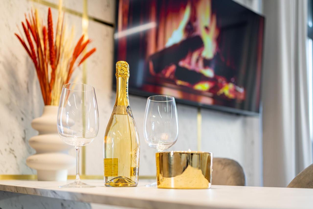 Golden View - Breathtaking Location In Bucharest Appartement Buitenkant foto