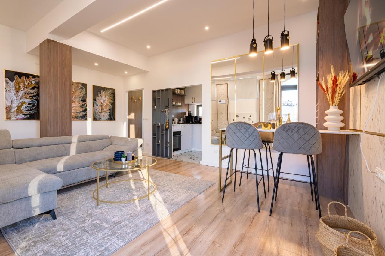 Golden View - Breathtaking Location In Bucharest Appartement Buitenkant foto